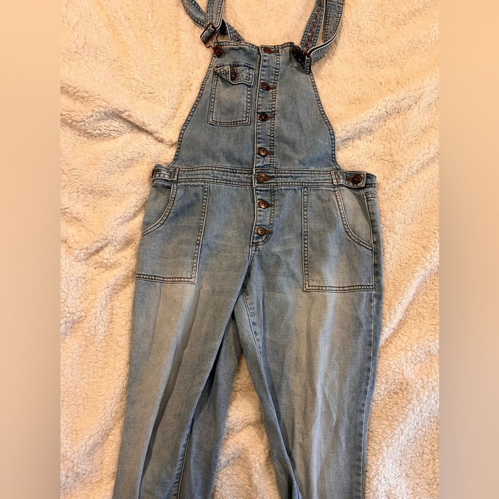 Forever 21 light wash denim overalls paisley detail size 29